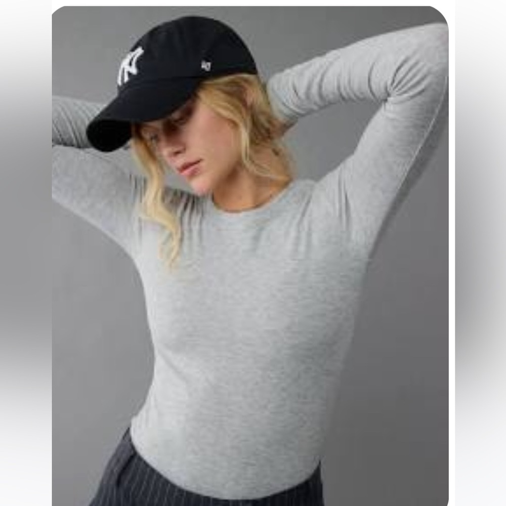 American eagle
Womens long sleeved cozy tee. Heather grey size xl never worn